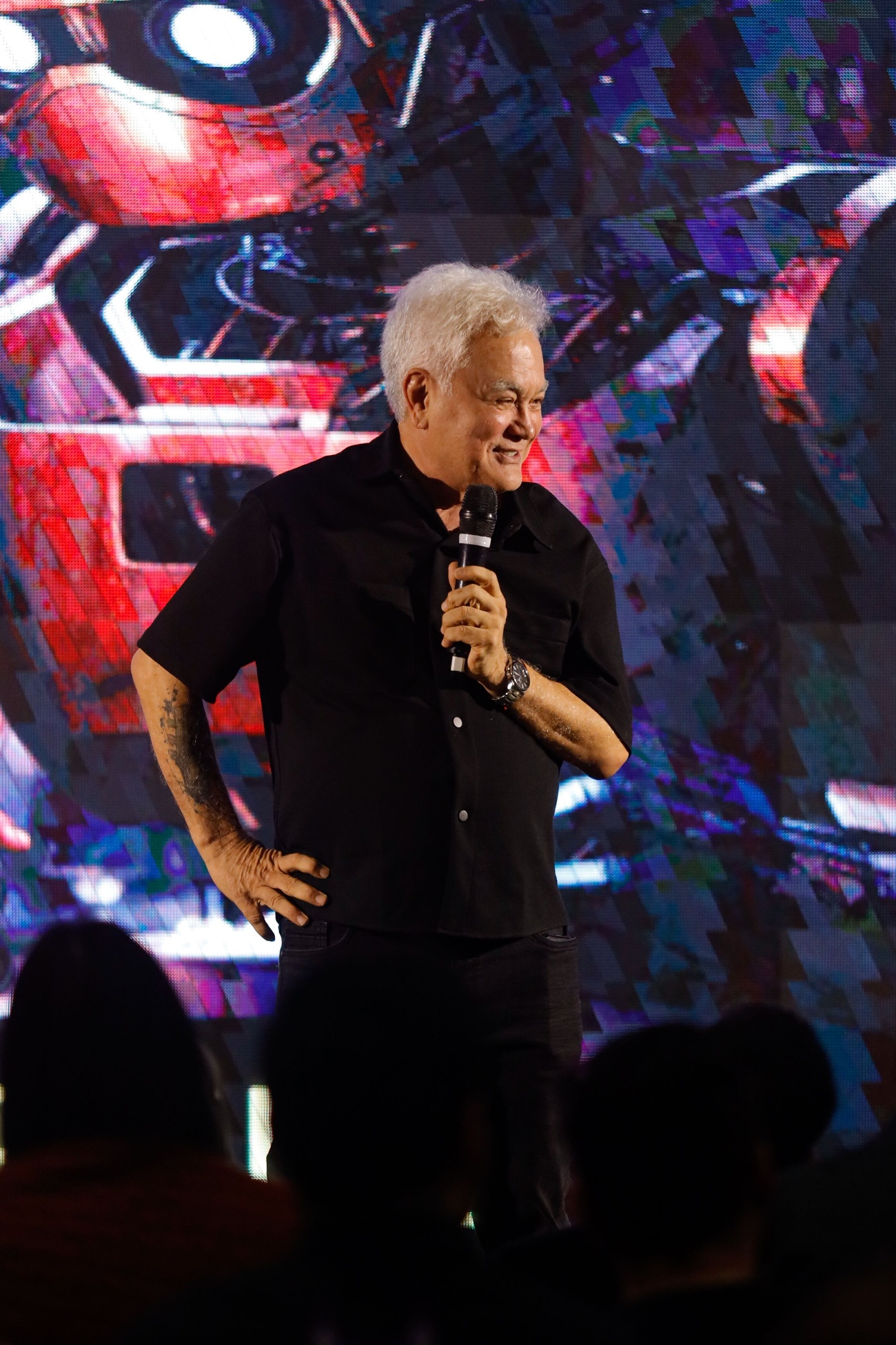 Roberto em palco — vertical